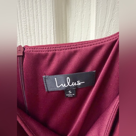 🌷𝐋𝐮𝐥𝐮𝐬 𝐑𝐞𝐝 𝐒𝐪𝐮𝐚𝐫𝐞 𝐍𝐞𝐜𝐤 𝐁𝐨𝐝𝐲𝐜𝐨𝐧 𝐌𝐢𝐧𝐢 𝐃𝐫𝐞𝐬𝐬 - Picture 2 of 3